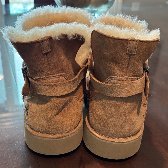 UGG Women's Tan Shearling Winter Ankle Boots - Picture 5 of 11